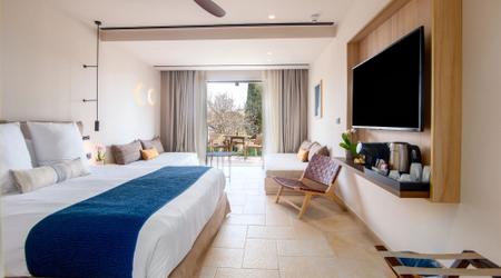 ΟΙΚΟΓΕΝΕΙΑΚΌ ΜΠΑΝΓΚΑΛΌΟΥ ΜΕ ΘΈΑ ΣΤΟΝ ΚΉΠΟ  Dreams Corfu Resort & Spa Corfú ΟΙΚΟΓΕΝΕΙΑΚΌ ΜΠΑΝΓΚΑΛΌΟΥ ΜΕ ΘΈΑ ΣΤΟΝ ΚΉΠΟ  Dreams Corfu Resort & Spa Corfú