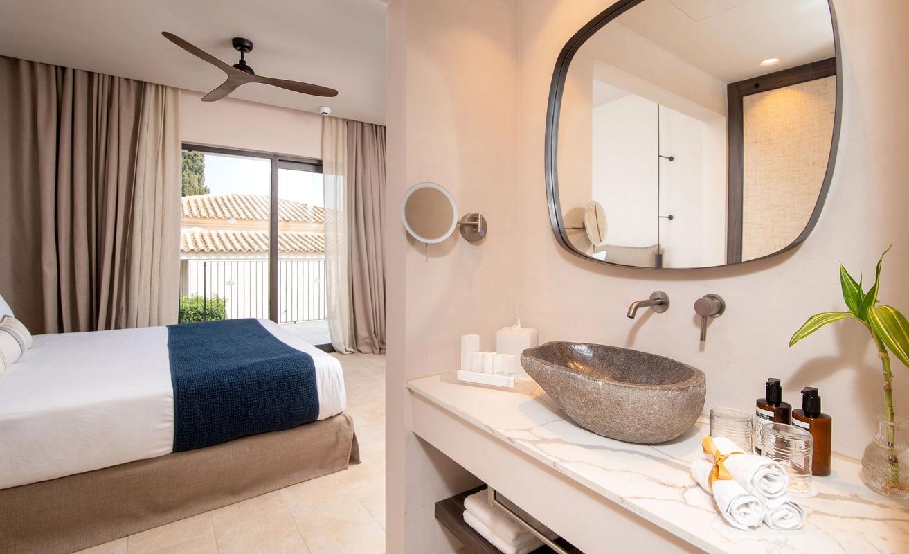 ΜΑΣΤΕΡ ΣΟΥΙΤΑ ΜΠΑΝΓΚΑΛΟΟΥ ΜΕ ΘΈΑ ΣΤΟΝ ΚΉΠΟ PREFERRED CLUB  Dreams Corfu Resort & Spa Corfú ΜΑΣΤΕΡ ΣΟΥΙΤΑ ΜΠΑΝΓΚΑΛΟΟΥ ΜΕ ΘΈΑ ΣΤΟΝ ΚΉΠΟ PREFERRED CLUB  Dreams Corfu Resort & Spa Corfú